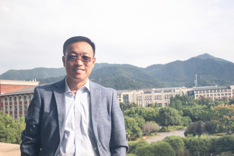 陈衍系浙江工业大学教授，长三角产教融合与职业教育发展研究院执行院长。(受访者供图/《中国新闻》报 发)